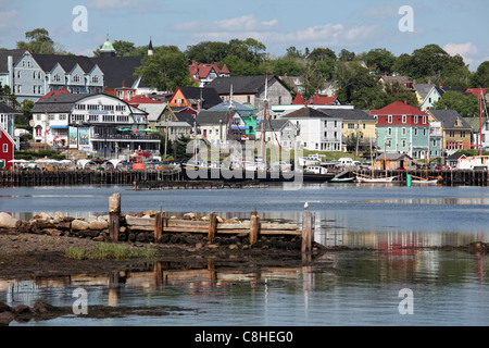Vue sur le port et le front de mer de Lunenburg, en Nouvelle-Écosse, Canada. v Banque D'Images