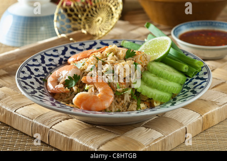 Riz frit aux crevettes thaï Khao pad goong Banque D'Images