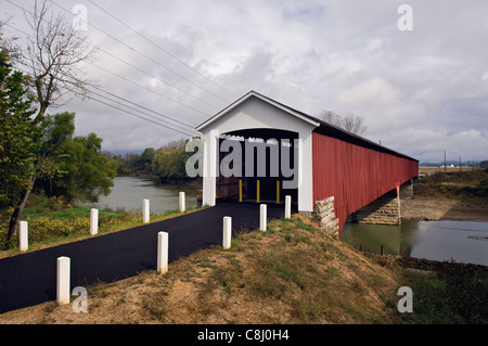 Medora Covered Bridge à l'Est de la fourche de la Rivière Blanche dans le comté de Jackson, dans l'Indiana Banque D'Images