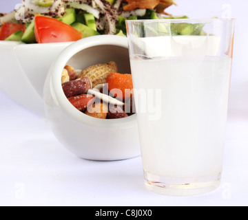 Arak - boisson traditionnelle libanaise Banque D'Images