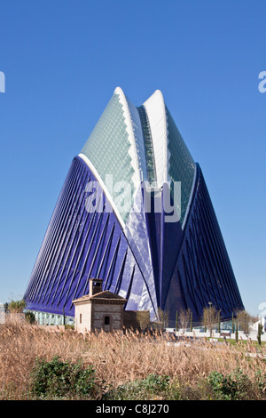 L'Espagne, l'Europe, Valence, Cité des Arts et des sciences, Calatrava, architecture, moderne, Agora, parc Banque D'Images