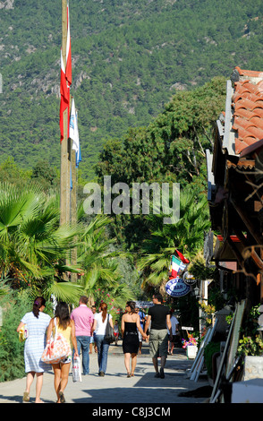 AKYAKA, Turquie. Une vue sur la promenade de bord de mer. 2011. Banque D'Images