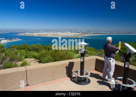 Les touristes à un un panorama de San Diego et de l'île Coronado Point Loma, en Californie, USA. Banque D'Images