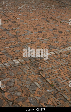 Carreaux décorés qui restent encore aujourd'hui dans l'église à l'abbaye de Fountains, Yorkshire Banque D'Images