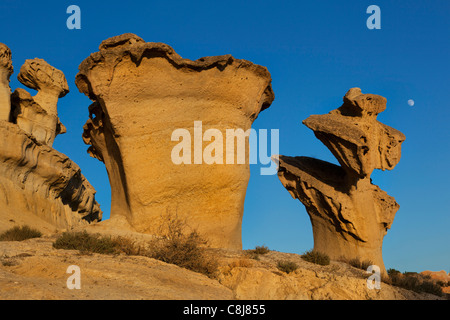 Vue sur le grès naturel de Bolnuevo, plages de Mazarron, Mazarron, Murcia, Costa Blanca, Espagne. Banque D'Images