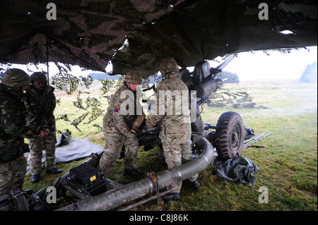 L118 canon léger 105mm tirées par bean 4 Regiment RA au Pays de Galles Banque D'Images