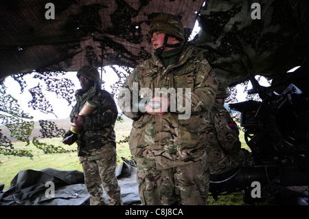 L118 canon léger 105mm tirées par bean 4 Regiment RA au Pays de Galles Banque D'Images