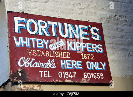 Signer de fortune le poisson, Whitby, North Yorkshire, England, UK Banque D'Images