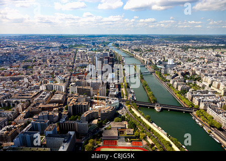 Vue aérienne de Paris de la tour Eiffel. Photo prise le : 18 mai 2010 Banque D'Images