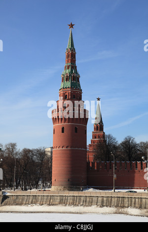 Moscou, Fédération de Russie. Avis de Kremlin avec Moskva en premier plan. L'hiver Banque D'Images