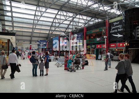 Vue intérieure de la gare de Lime Street, à Liverpool, Royaume-Uni. Banque D'Images