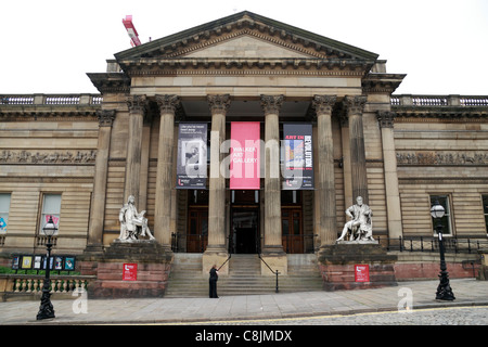 L'entrée principale de la Walker Art Gallery, Liverpool, Royaume-Uni. Banque D'Images