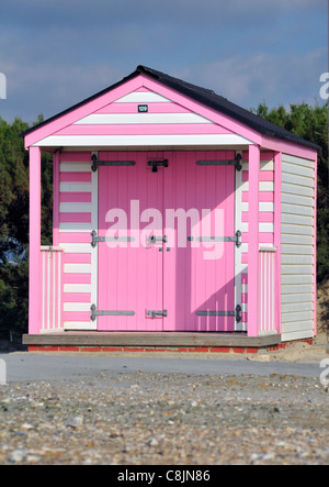 Cabines colorées sur West Wittering Beach, West Wittering, près de Chichester, West Sussex, England, UK Banque D'Images