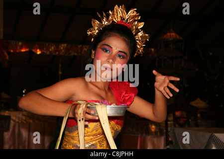 Jeune danseur Legong Balinais Banque D'Images