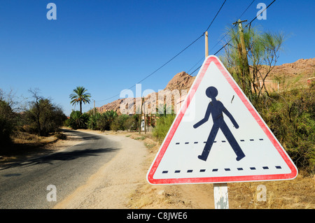 Passage pour piétons Signe, près de Tafraoute, Maroc Banque D'Images