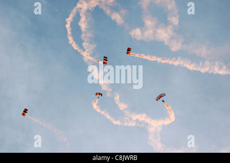 Régiment de parachutistes de l'équipe de chute libre "les diables rouges" Banque D'Images