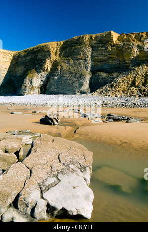 Mcg nash beach et lias des falaises de calcaire, la côte du glamorgan Vale of Glamorgan South Wales UK Banque D'Images