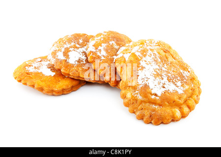 Quatre des appelflappen ( beignet), de l'alimentation typique des Pays-Bas sur le nouvel an. isolé sur fond blanc Banque D'Images