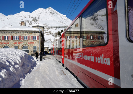 Alp Grüm gare ferroviaire, chemin de fer de la Bernina, Pontresina, Engadine, Grisons, Suisse Banque D'Images