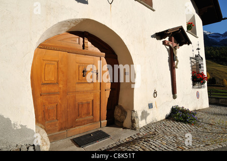 Maison traditionnel de l''Engadine, Tarasp, Basse Engadine, Grisons, Suisse Banque D'Images