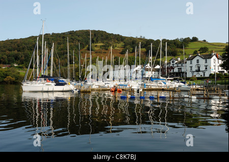 Bateaux de plaisance et à bas la baie Wood Hôtel WIndermere Banque D'Images