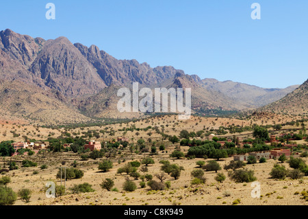 Afficher le long de la vallée d'Ammelne, près de Tafraoute, Région de Souss-Massa-Draa, Maroc Banque D'Images