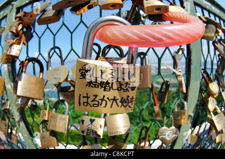 Clôture de cadenas au Japon, symbole de l'amour Banque D'Images