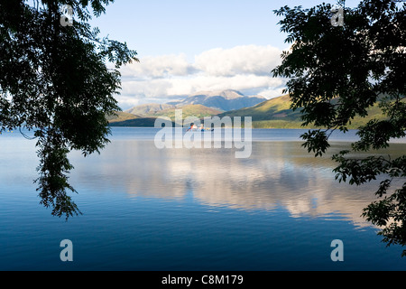 Vue sur le Ben Nevis de sur le Loch Linnhe dans les highlands écossais Banque D'Images