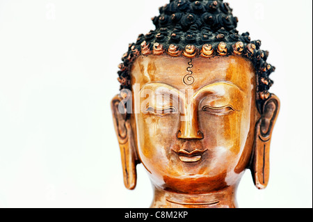 Statue de Bouddha sur fond blanc Banque D'Images