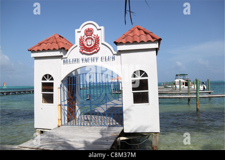 Belize Yacht Club, Coconut Drive, San Pedro, Ambergris Caye (aka La Isla Bonita), barrière de corail, Belize, Caraïbes, Amérique Centrale Banque D'Images