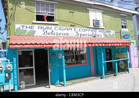 Rhum spécialité boutique, Pescador Drive, San Pedro, Ambergris Caye (aka La Isla Bonita), barrière de corail, Belize, Caraïbes, Amérique Centrale Banque D'Images