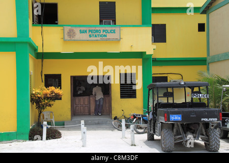 Poste de Police de San Pedro, Ambergris Caye, Pescador (aka La Isla Bonita), barrière de corail, Belize, Caraïbes, Amérique Centrale Banque D'Images