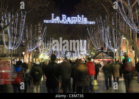 Les lumières de Noël sur Las Ramblas, à Barcelone, Espagne Banque D'Images