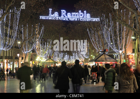 Les lumières de Noël sur Las Ramblas, à Barcelone, Espagne Banque D'Images