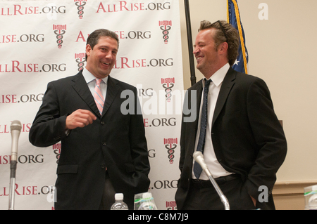 L'acteur Matthew Perry assiste à l'Association nationale des professionnels de la toxicomanie, et la maison, de traitement et de récupération d'information Caucus sur les tribunaux et les tribunaux de traitement des anciens combattants : une solution éprouvée au service du Budget des anciens combattants sur la colline du Capitole à Washington D.C. le jeudi 27 octobre, 2 Banque D'Images