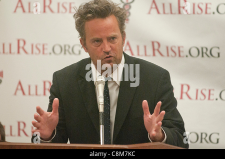 L'acteur Matthew Perry parle au cours de l'Association nationale des professionnels de la toxicomanie, et la maison, de traitement et de récupération d'information Caucus sur les tribunaux et les tribunaux de traitement des anciens combattants : une solution éprouvée au service du Budget des anciens combattants sur la colline du Capitole à Washington D.C. Le vendredi 16 septembre Banque D'Images