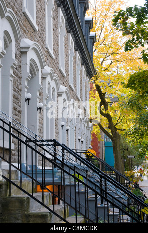 Rangée de maisons sur la rue Prince Arthur ghetto McGill salon centre-ville de Montréal, Canada Banque D'Images