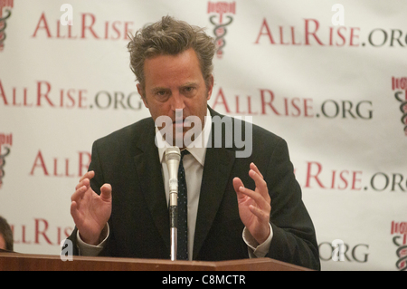 L'acteur Matthew Perry parle au cours de l'Association nationale des professionnels de la toxicomanie, et la maison, de traitement et de récupération d'information Caucus sur les tribunaux et les tribunaux de traitement des anciens combattants : une solution éprouvée au service du Budget des anciens combattants sur la colline du Capitole à Washington D.C. Le vendredi 16 septembre Banque D'Images