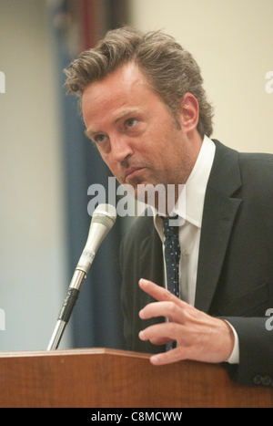 L'acteur Matthew Perry parle au cours de l'Association nationale des professionnels de la toxicomanie, et la maison, de traitement et de récupération d'information Caucus sur les tribunaux et les tribunaux de traitement des anciens combattants : une solution éprouvée au service du Budget des anciens combattants sur la colline du Capitole à Washington D.C. Le vendredi 16 septembre Banque D'Images