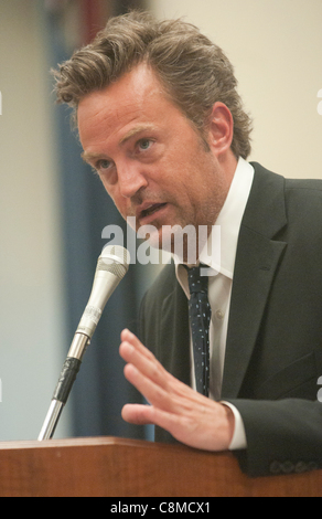L'acteur Matthew Perry parle au cours de l'Association nationale des professionnels de la toxicomanie, et la maison, de traitement et de récupération d'information Caucus sur les tribunaux et les tribunaux de traitement des anciens combattants : une solution éprouvée au service du Budget des anciens combattants sur la colline du Capitole à Washington D.C. Le vendredi 16 septembre Banque D'Images