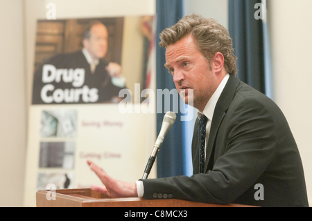 L'acteur Matthew Perry parle au cours de l'Association nationale des professionnels de la toxicomanie, et la maison, de traitement et de récupération d'information Caucus sur les tribunaux et les tribunaux de traitement des anciens combattants : une solution éprouvée au service du Budget des anciens combattants sur la colline du Capitole à Washington D.C. Le vendredi 16 septembre Banque D'Images