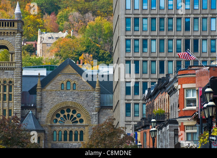 Le centre-ville de Montréal saison d'automne Vue sur la rue Crescent et de la montagne Banque D'Images