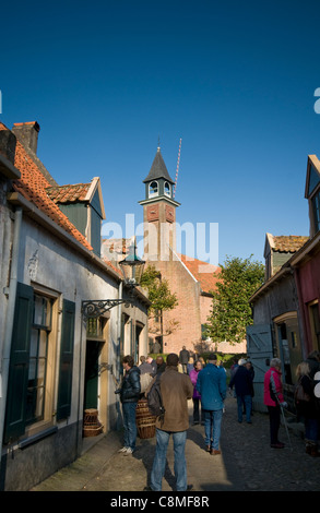 Les visiteurs du Musée du Zuiderzee aux Pays-Bas Banque D'Images