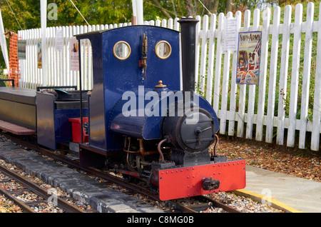 Machine à vapeur locomotives sur le chemin de fer miniature de 7,5 pouces au Musée Industriel de Bursledon, Hampshire. Banque D'Images