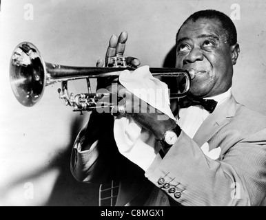 À jouer de la trompette de Louis Armstrong, trompettiste et chanteur de jazz américain de la Nouvelle Orléans Banque D'Images