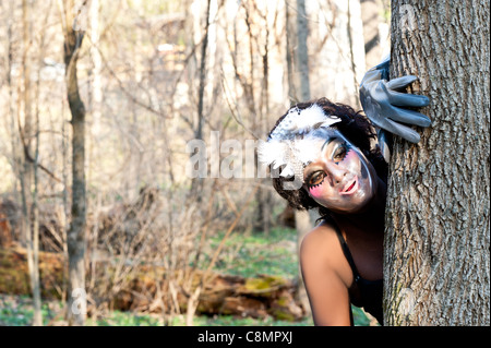 Black female wearing mask Banque D'Images