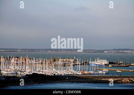 Le port de Howth harbour marina baie d'amarrage en mer d'irlande comté de Dublin Irlande Banque D'Images