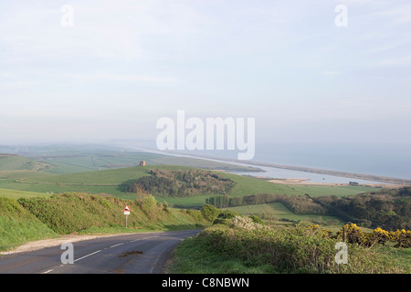 La Grande-Bretagne, l'Angleterre, dans le Dorset, Abbotsbury, vue d'un pays route vers plage de Chesil Banque D'Images