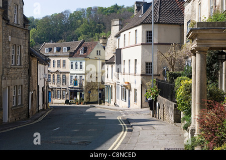 La Grande-Bretagne, l'Angleterre, dans le Wiltshire, Bradford-on-Avon, vue vers le bas de la rue d'argent Banque D'Images