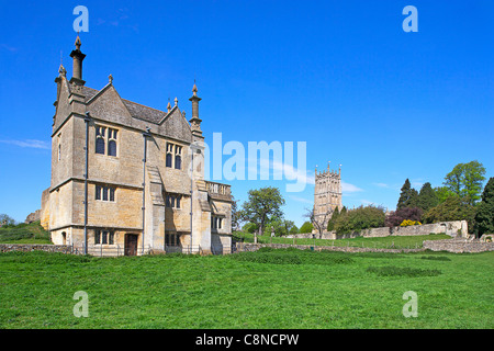 Grande-bretagne, Gloucestershire, Chipping Campden, vue de restes de Campden House et St James's Church Banque D'Images